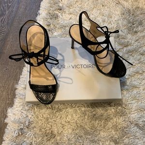 Pour La Victoire black stiletto heels, size 7 1/2!